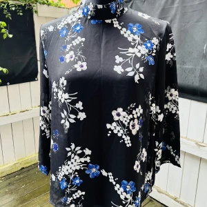 Söt blus från Ginatricot  - Söt blodtryck blus från Ginatricot  Använd 1 gång 