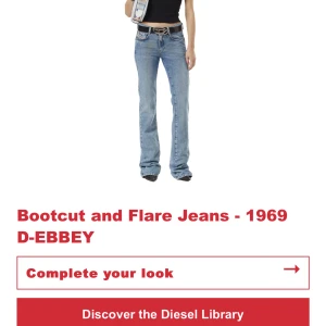Diesel jeans - Säljer nu dessa dieseljeans i nyskick använda tre gånger! Sitter super fint och är perfekt lågmidjade och utsvängda. Passar till absolut allt och är perfekta till hösten!!