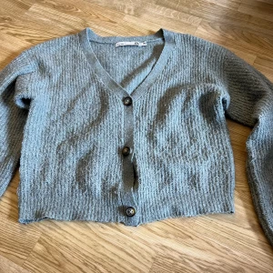 Stickad tröja - Grön jätte fin stickad tröja lite croppad