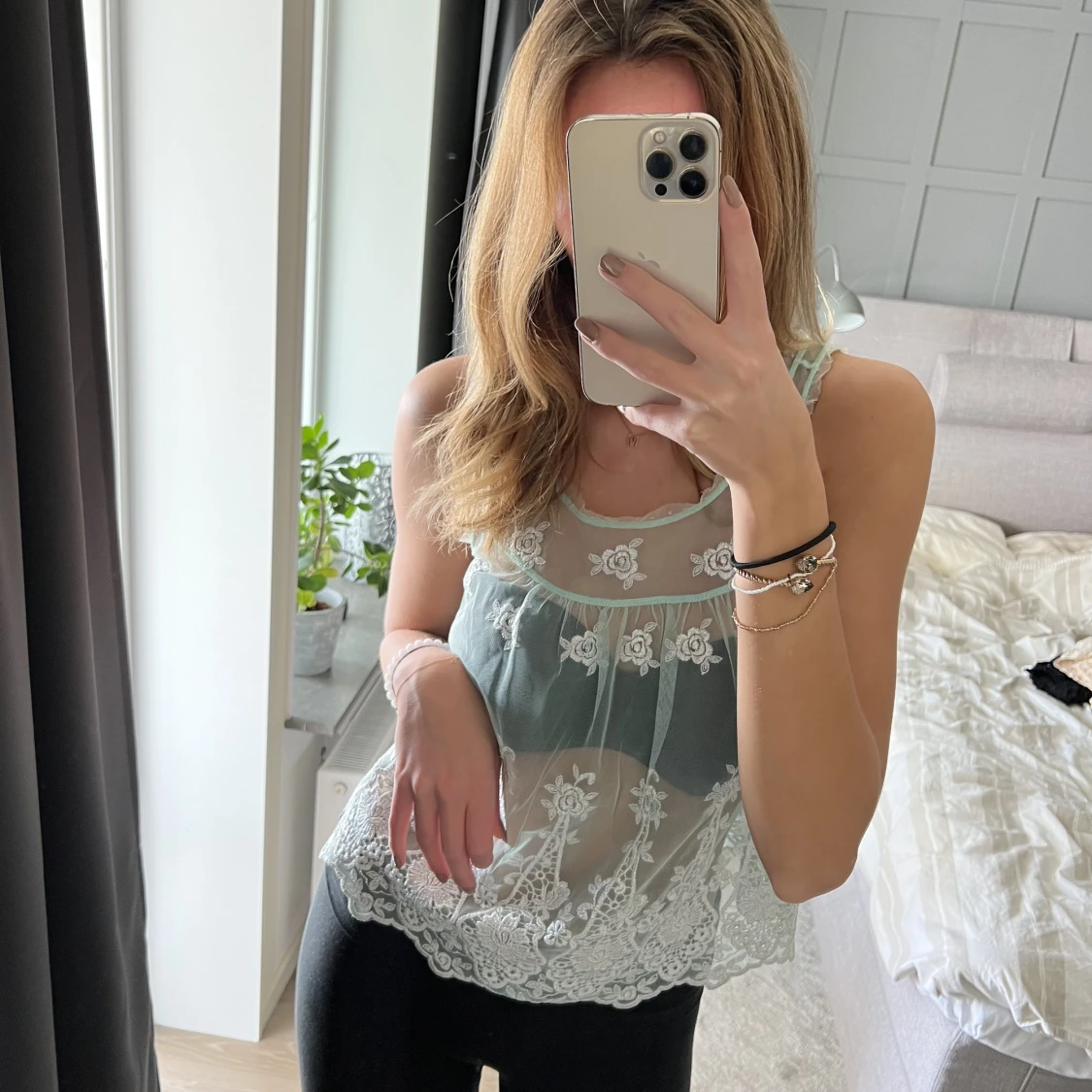 Fin tröja i Mesh med brodyr