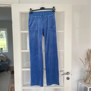 Juicy byxor - Jättefina juicy couture byxor, nästan aldrig använda då dom är för korta för mig.