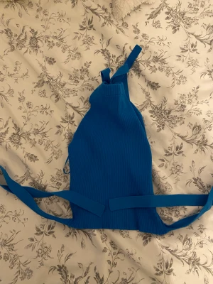 Fest topp - Säljer denna snygga fest topp med öppen rygg. Skriv dm för ytterligare bilder, pris kan diskuteras😊