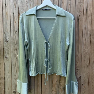 Grön knytblus - Grön knytblus från Zara! 💛