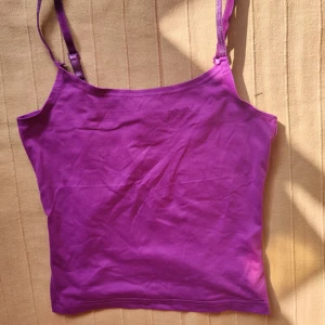 Y2k bright lilac tank top - Lila mini linne i perfekt skick 💞