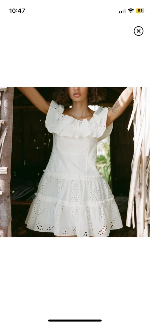 Vit zara klänning  - Jättefin zara klänning. Köpt i juni 2023 och knappt använd! Lappen kvar. Slutsåld❤️699 nypris 