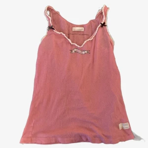 odd molly linne - så gulligt och köpt second hand ♥️ står inte storlek men typ s-m tror jag (passar lite stort på mig som är xs) skönt och luftigt tyg