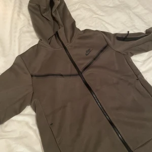 Nike techflecce - Stolek M använd fåtal gånger Färg: mörkgrön