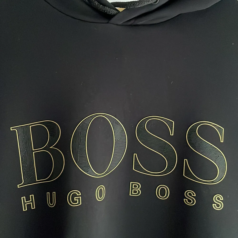 Fräsch Hugo Boss hoodie Köpt från johnells  Bra skick  800kr + frakt. Hoodies.