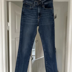 Levis 724  - Levis 724 High Rise Straight W 27 L 28 Endast använda en gång