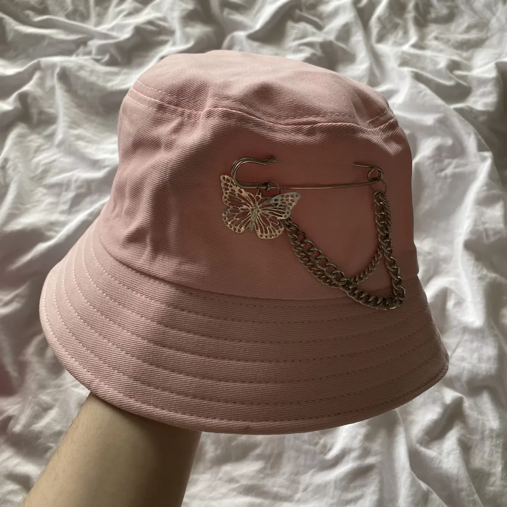 Så fin bucket hat som inte kommer till användning, säljer för 70 kr plus frakt 💖. Övrigt.