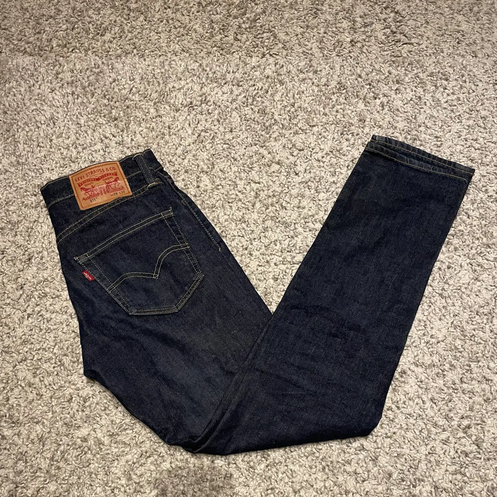 Ett par snygga Levis jeans 511 i färgen mörkblå, skick 8/10.. Jeans & Byxor.