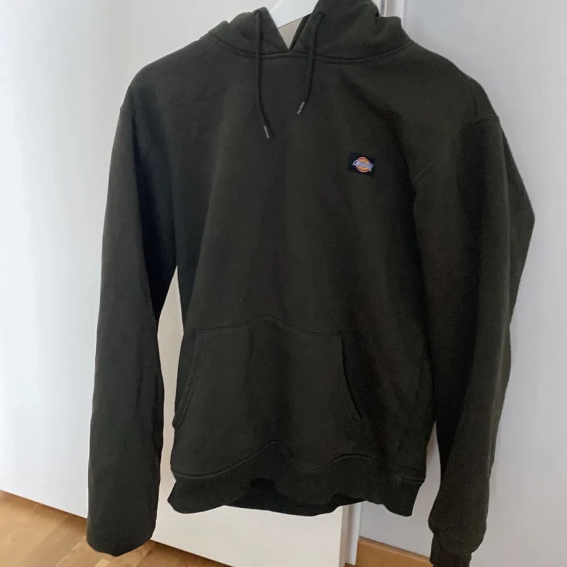 Militärgrön dickies hoodie!