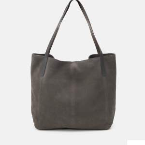 Säljer min Anna Field ”leather väska”, perfekt skick å storlek, använt några gånger 💗