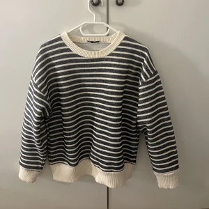 Randig tröja - Superfin randig tröja ifrån zara i storlek S🩷
