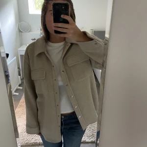 Jacka & Other Stories - Såå fin jacka från &Other Stories, oversized passform och passar till allt.