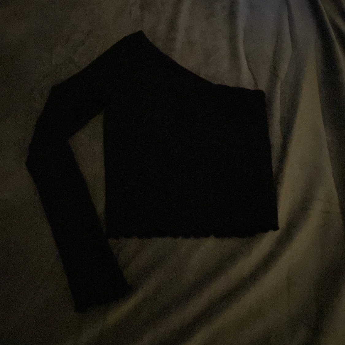 oneshoulder långärmad tröja