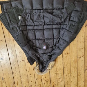 Canada goose xs - Några skador men inte så farligt. pris kan diskuteras