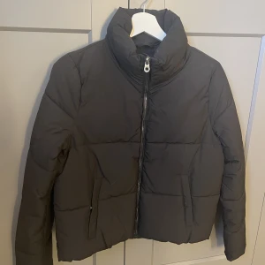 Only  - Svart jacka från only i fint skick den är i storlek S. 100kr plus frakt💕