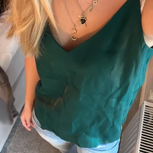 Mango topp - Grön topp från mango, strl s.  70kr plus frakt