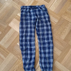 Pyjamas byxor  - Blå pjamas byxor från Kappahl, skit snygga lågmidjad! 