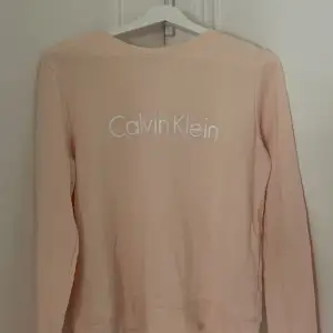 Rosa Calvin Klein tröja, storlek M