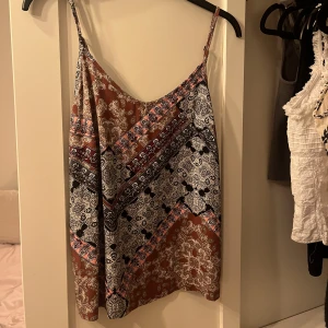 Unikt linne - Säljer detta unika linne från vero moda! Säljer pga för stort för mig så har ej bilder på. Tryck gärna på köp nu!❣️