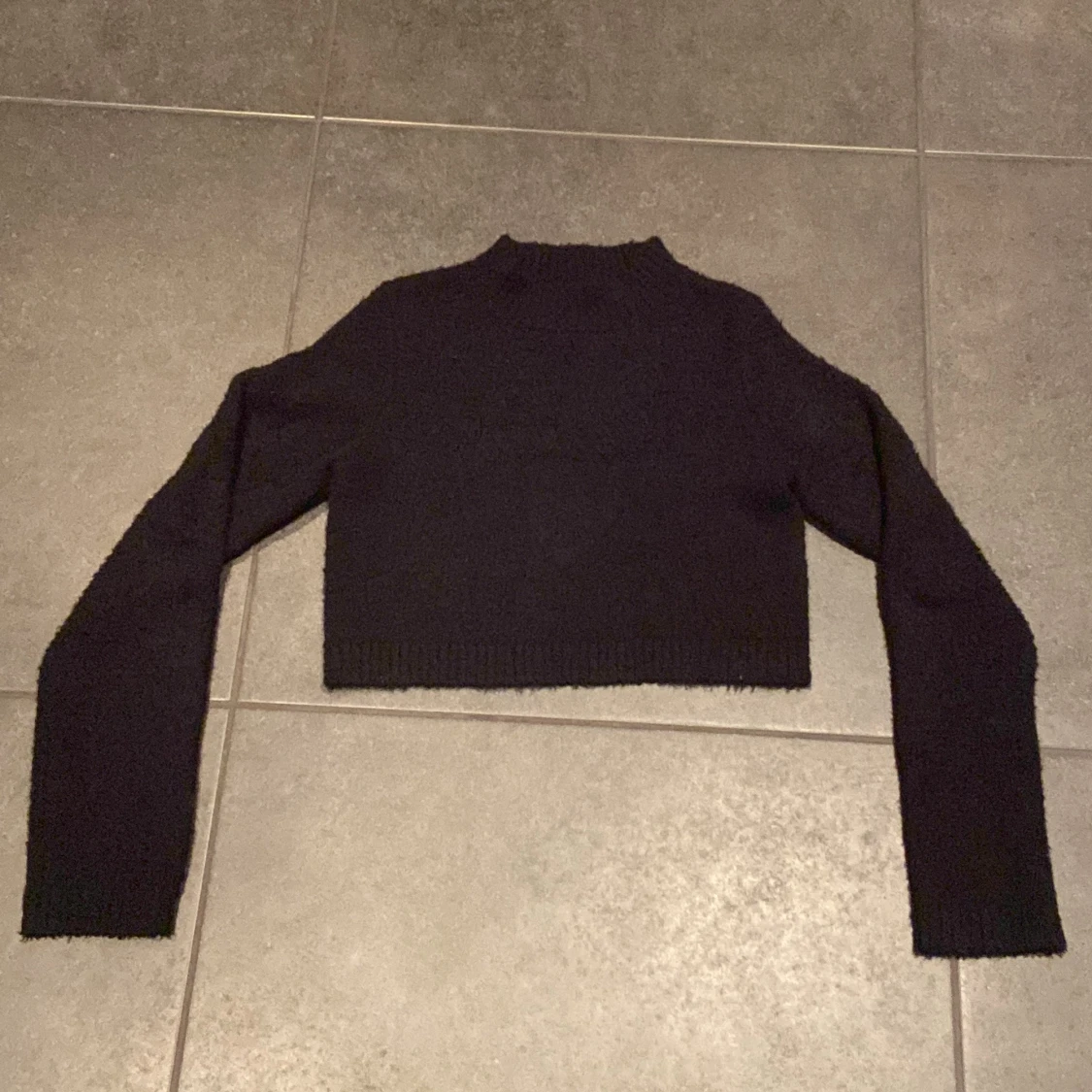 Svart fluffig magtröja 