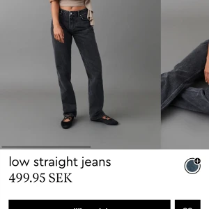Svarta jeans  - Säljer mina super snygga svarta lågmidjade jeans ifrån Gina i storlek 34. som nya köpt i somras å knappt andvända ❣️ ny pris 499 säljer för 250🤍