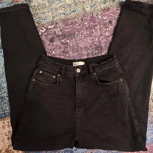 Svarta jeans - Super fina jeans från Gina Tricot. De är high waist💗