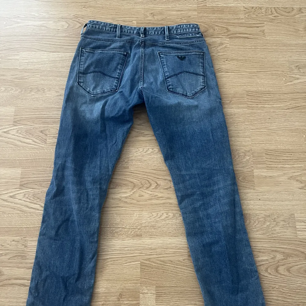 Emporio Armani byxor Storlek: 30,30. Små i storlek.. Jeans & Byxor.