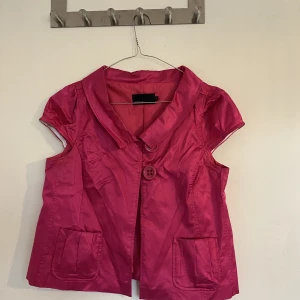 Cool Kortärmad festkavaj  - Supersnygg kortärmad kavaj med snygga knappar.