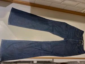 Levis jeans - Mörkblå bootcut jeans från levis💙Väldigt snygg passform😁