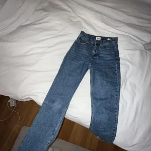 jeans - Mörkblå jeans från only, för små tyvärr🥰🥰 