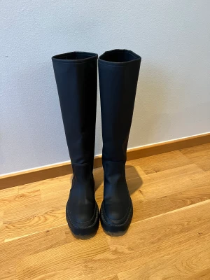 Boots från Zara - Boots från Zara i superfint skick! 