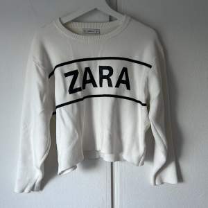 Vit tjockare tröja från Zara. Använd många gånger, men fortfarande i gott skick.  Storlek M