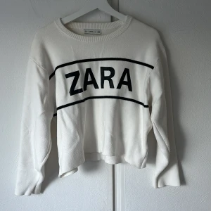 Tjockare tröja från Zara - Vit tjockare tröja från Zara. Använd många gånger, men fortfarande i gott skick.  Storlek M