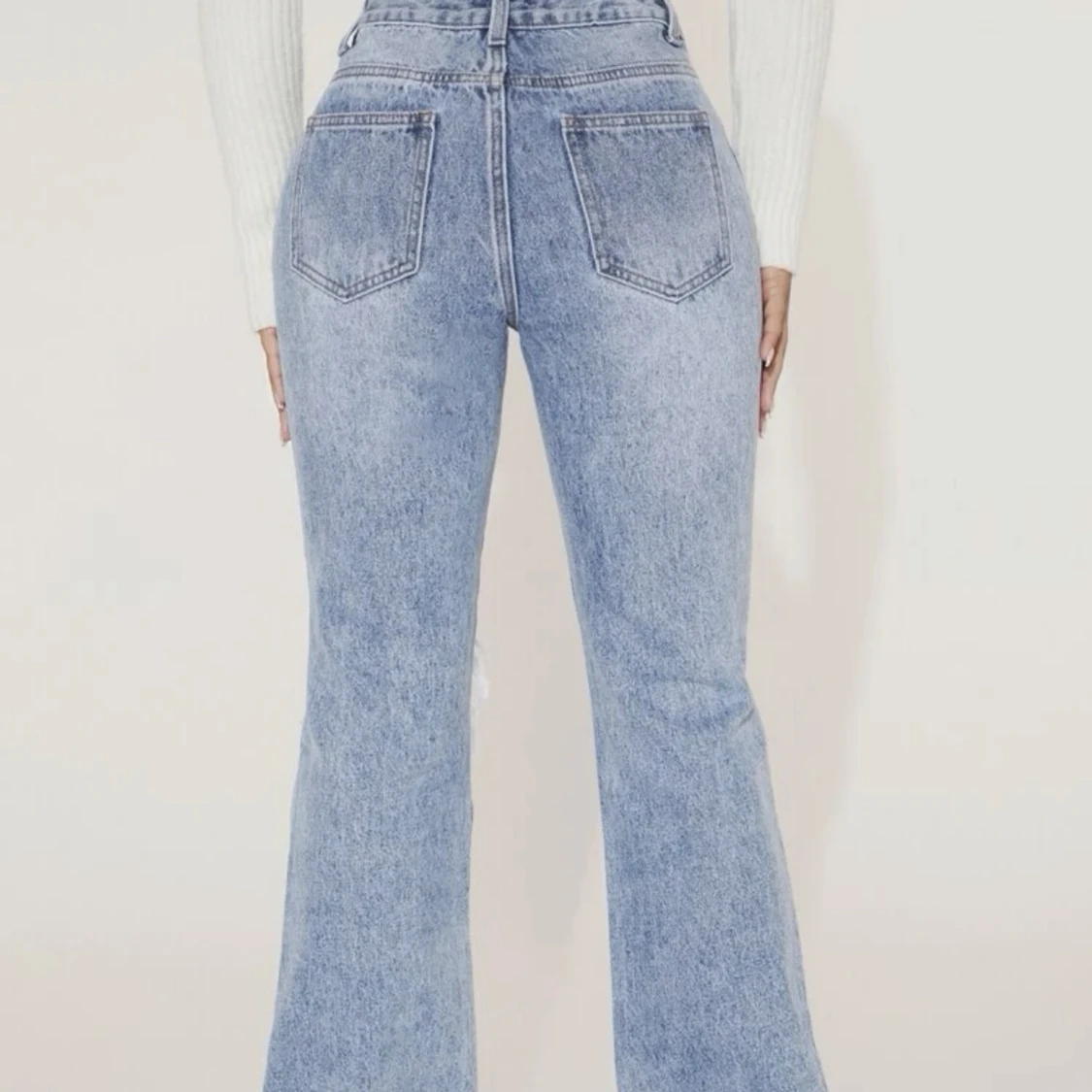 Jeans med utsvängda ben slitna - 90