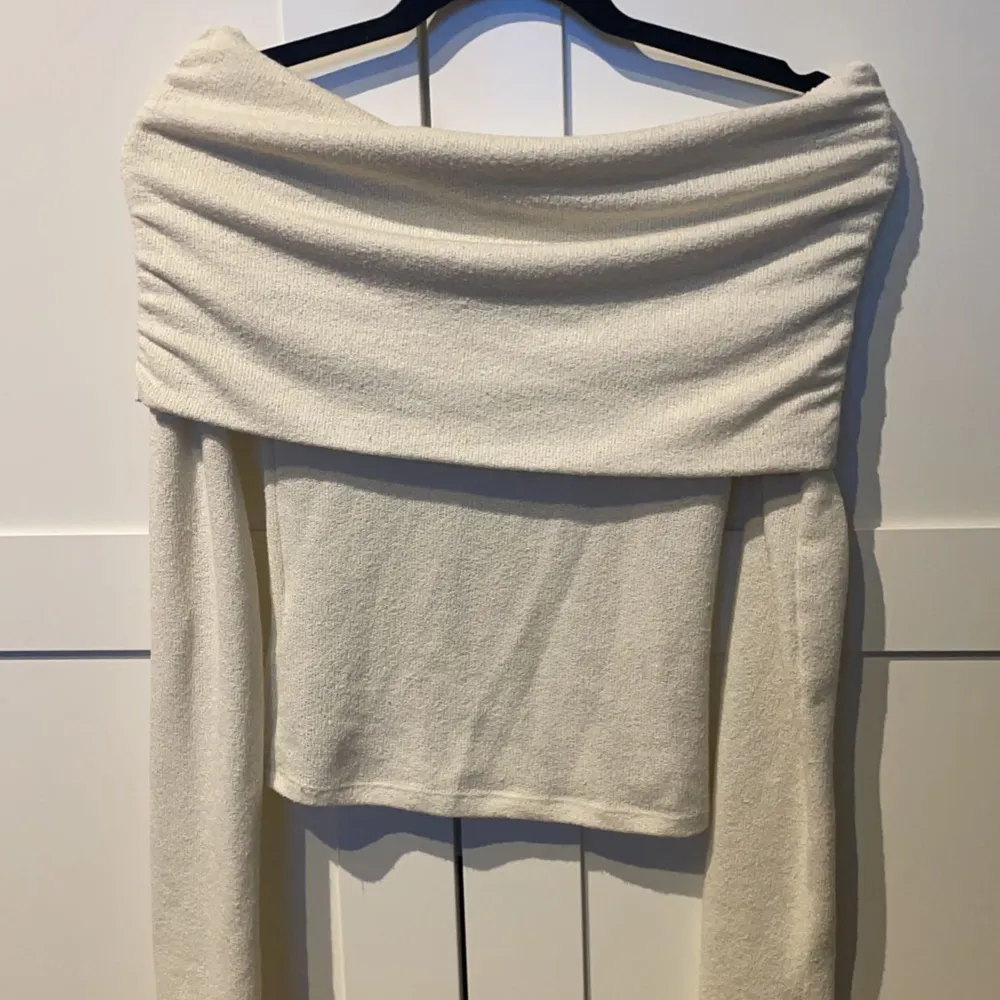 Fin tröja från ginatricot men tyvärr för liten för mig❤️ kom priv för fler bilder . Tröjor & Koftor.