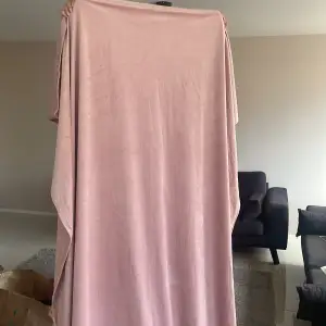 Helt nya oanvända sammets gardiner i rosa färg 