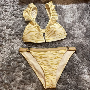 Bikini - Säljer denna biknin i storlek 34 då den inte används längre,är i bra skick💗