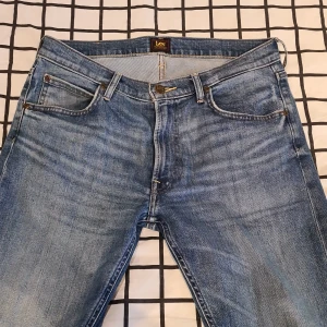 Lee jeansbyxa - Lee jeansbyxa i W31 och L32.
