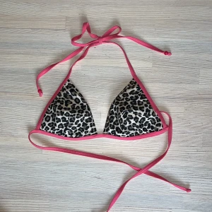 Leopard bikini  - Leopard bikini överdel från H&M 