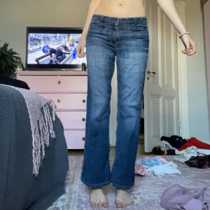 Jeans  - Lågmidjade som tyvärr är för korta på mig som är 174. Storlek 29/32