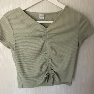 Säljer min gamla tröja från Lindex🌸 Storlek 158/164🌸 50 kr+frakt🌸