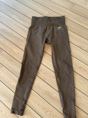 Gymshark tights - Bruna gymsharktights, använd ca 2ggr. Nypris 549kr. Köpare står för frakt!