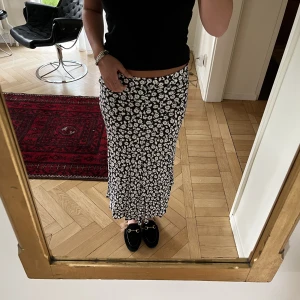 Mönstrad långkjol - Så fin mönstrad långkjol från Zara. 