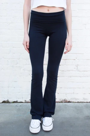 Brandy Melville  - Säljer mina näst intill oanvända brandy byxor, lägger upp igen. Kom dm vid frågor💗köptes för 37$ på deras hemsida!