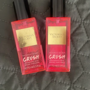 Victoria Secret parfym  - Säljer halvfulla vc-parfymer, det är 75ml i en men båda är halvfulla💕 köp båda för 100kr