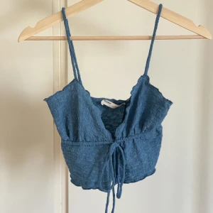 Linne - Ett fint linne från Pull&Bear som aldrig har använts. Inga fel med den, men den förtjänar ett hem där den kommer användas🤍