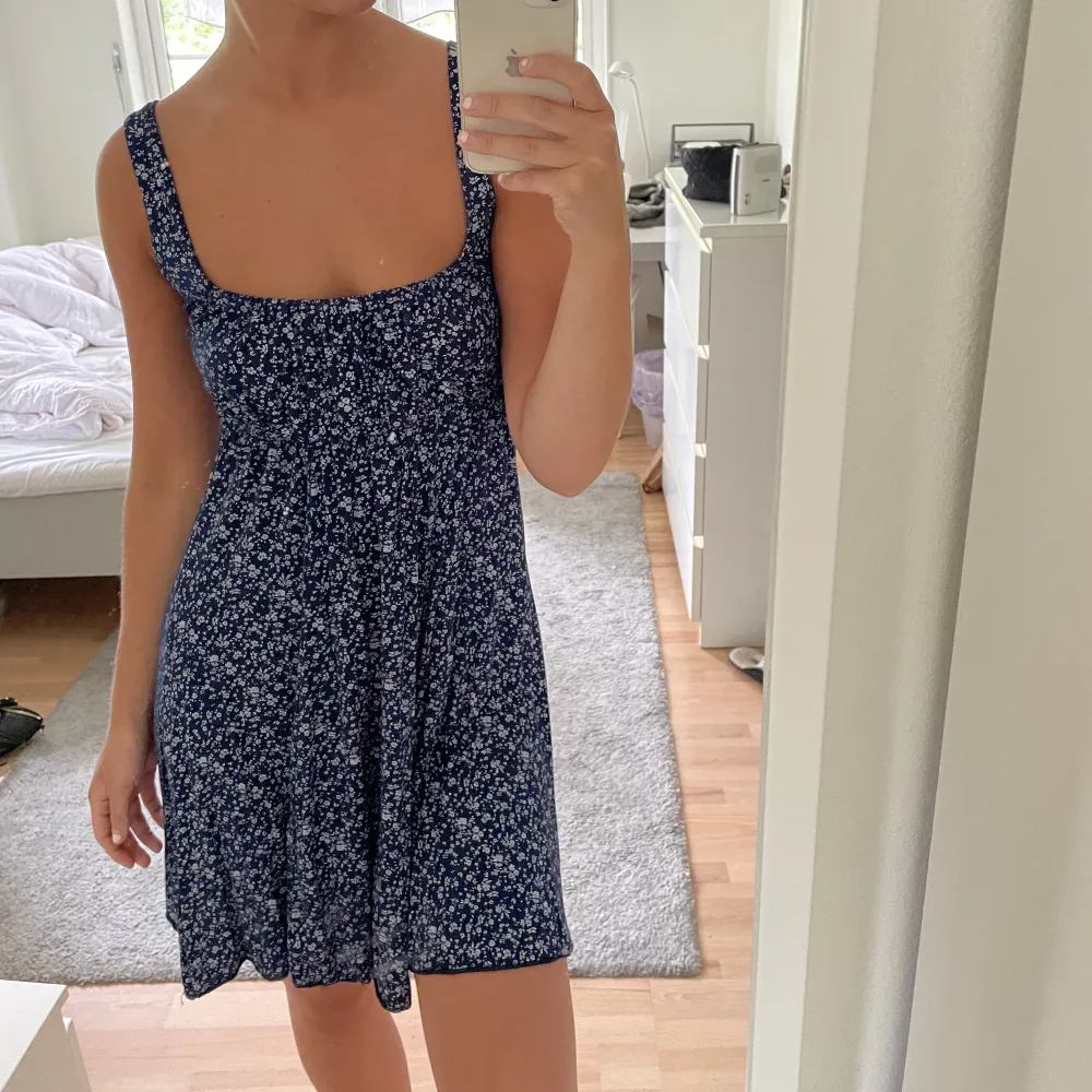 Säljer denna sommarklänning köpt från en marknad i Spanien!. Mekot.